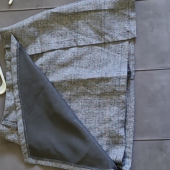 ELIG Skirt/ size M /color gray - Picture 7 of 9